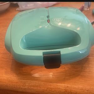 Green life sandwich maker brand new, never used I don’t have the tags